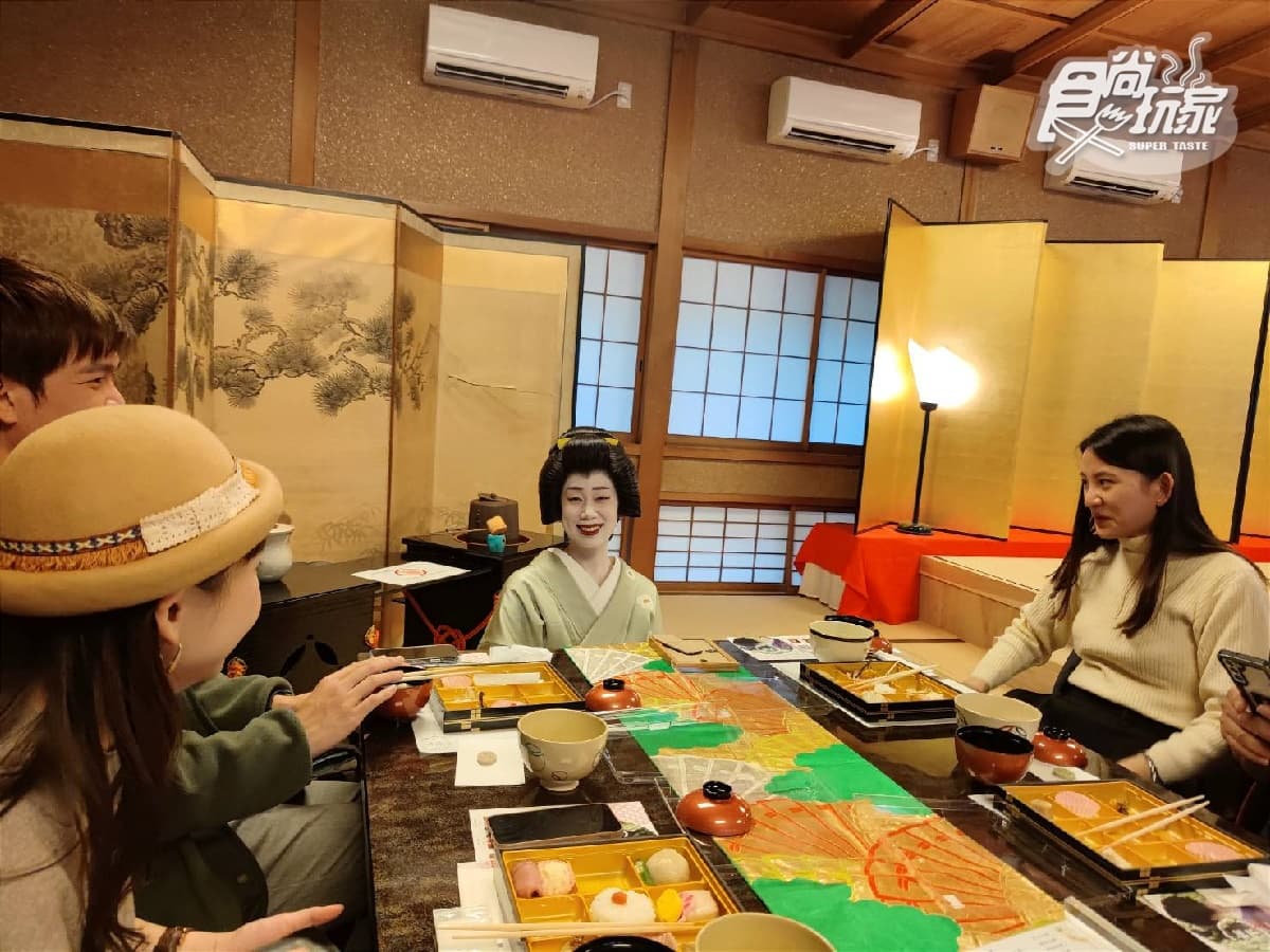 正港「石頭」火鍋!日本秋田必吃4美食:舞妓便當、烤米棒鍋、稻庭烏龍麵 正港「石頭」火鍋!日本秋田必吃4美食:舞妓便當、烤米棒鍋、稻庭烏龍麵