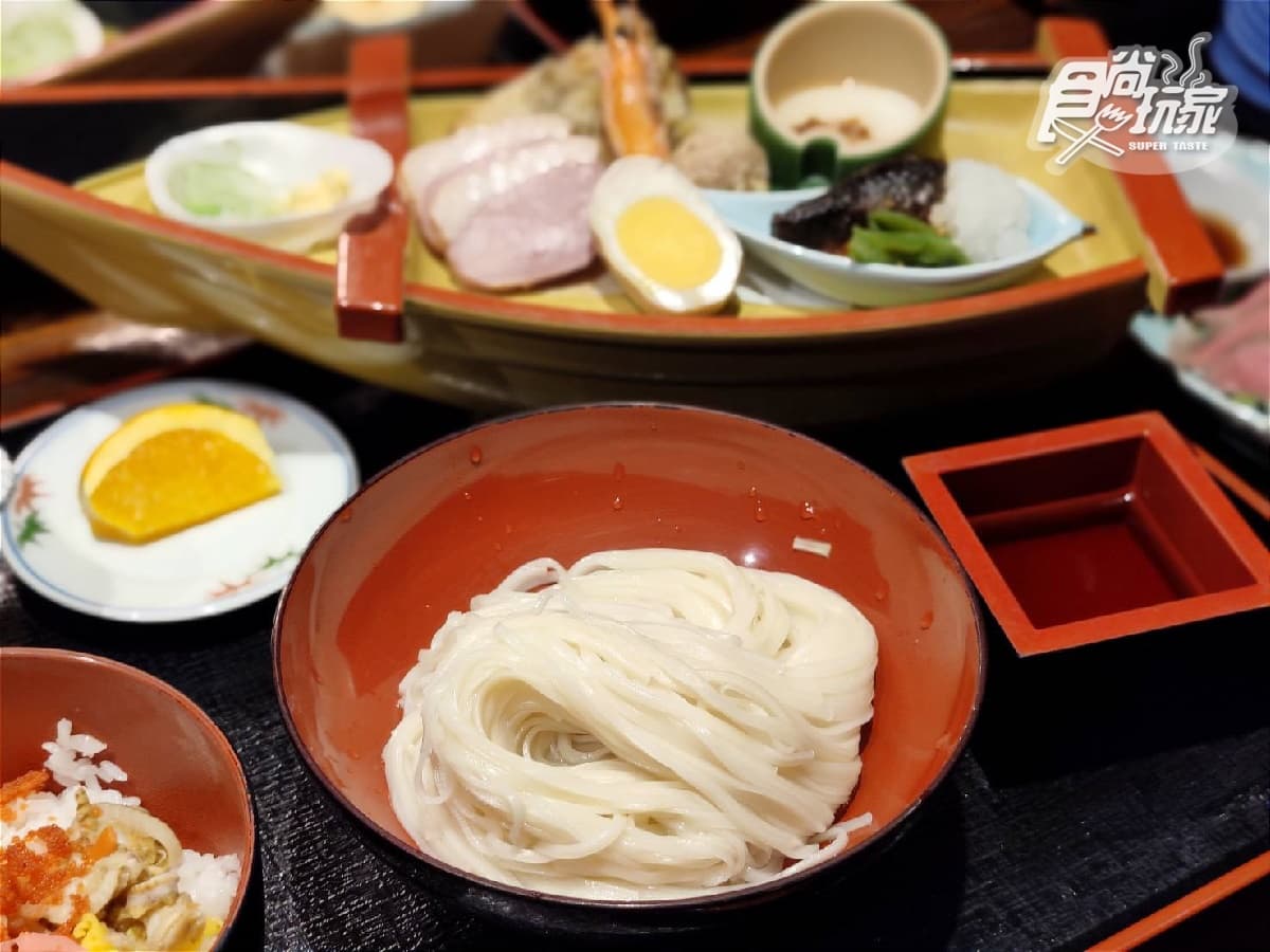 正港「石頭」火鍋!日本秋田必吃4美食:舞妓便當、烤米棒鍋、稻庭烏龍麵 正港「石頭」火鍋!日本秋田必吃4美食:舞妓便當、烤米棒鍋、稻庭烏龍麵