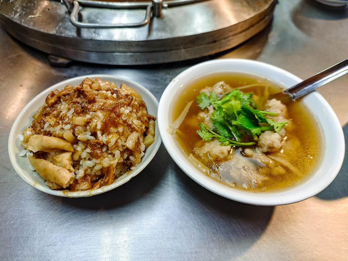 基隆美食推薦26家!基隆最強營養三明治、廟口百年滷肉飯、爆量鮮蚵飯 基隆美食推薦:魯肉飯專家