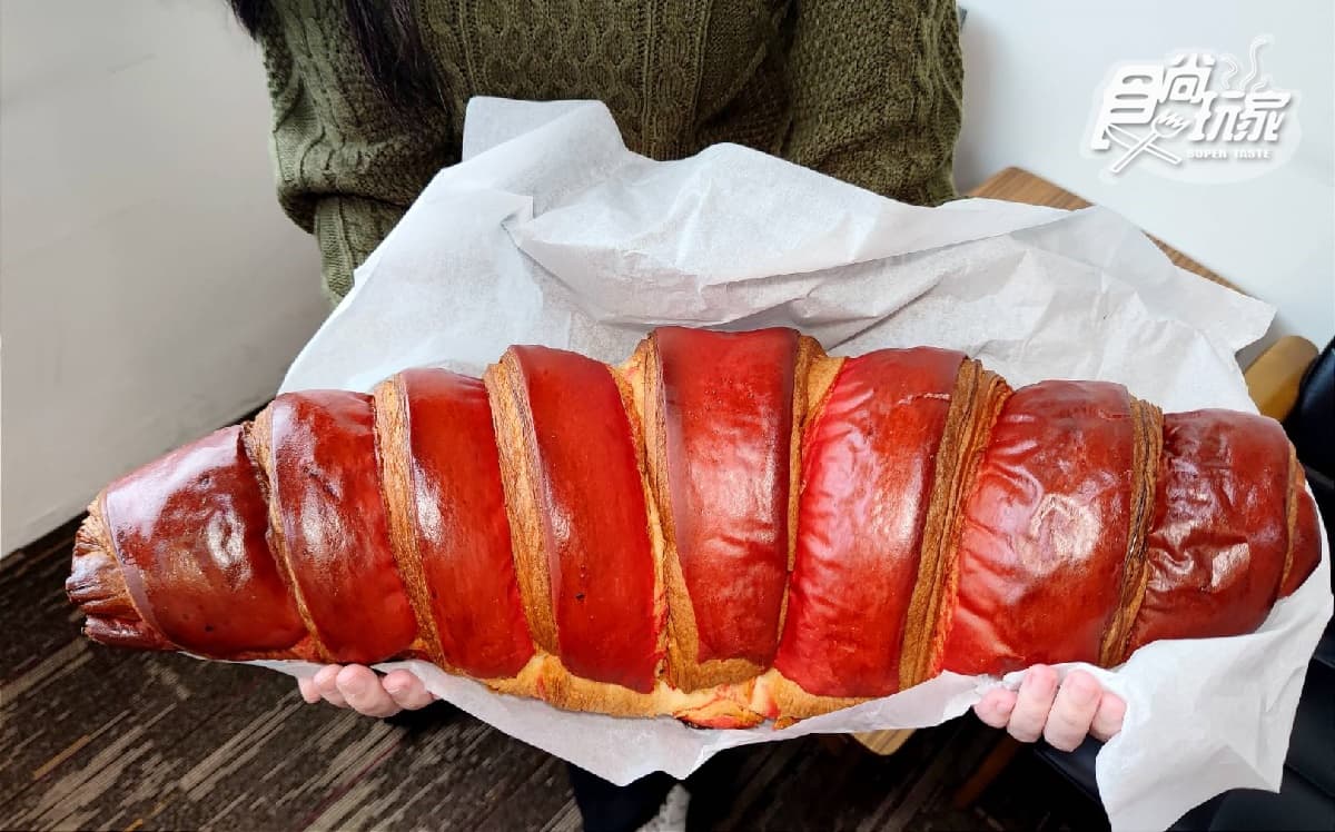 【獨家】「粉紅超大可頌」快閃新竹!還有巨型草莓蛋撻,加碼7門市買一送一 【獨家】「粉紅超大可頌」快閃新竹!還有巨型草莓蛋撻,加碼7門市買一送一