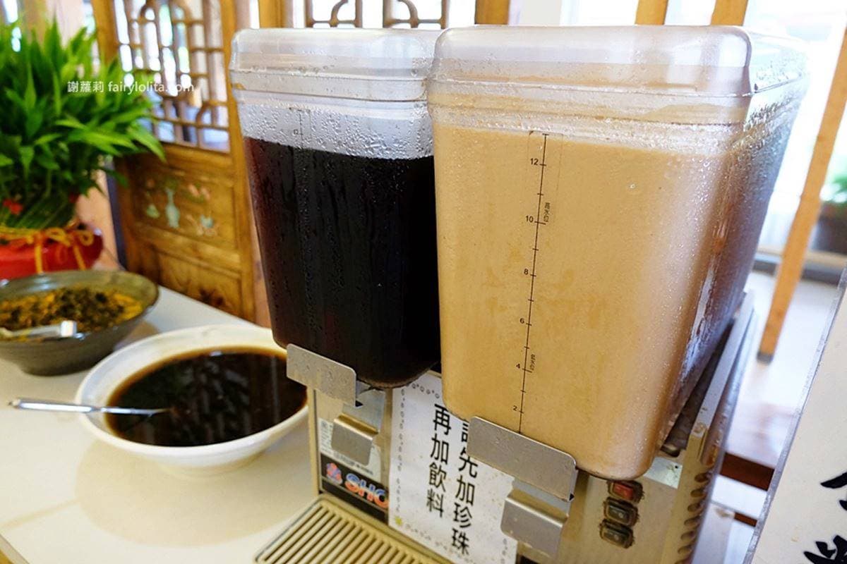 珍奶無限暢飲!學區「佛系牛肉麵」免費加湯、加麵吃到飽,港點、流沙包都有 珍奶無限暢飲!學區「佛系牛肉麵」免費加湯、加麵吃到飽,港點、流沙包都有