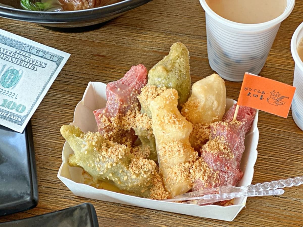 珍奶無限暢飲!學區「佛系牛肉麵」免費加湯、加麵吃到飽,港點、流沙包都有 珍奶無限暢飲!學區「佛系牛肉麵」免費加湯、加麵吃到飽,港點、流沙包都有