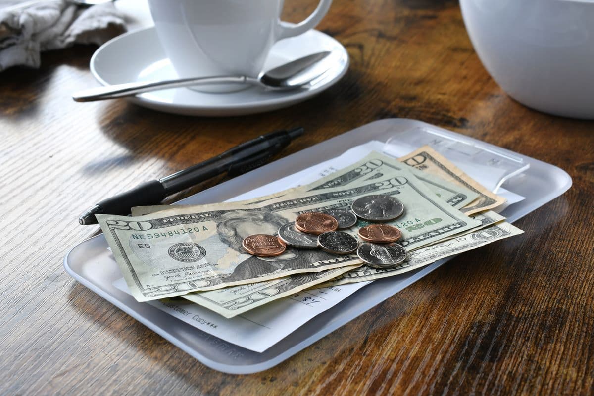 美國吃飯一定要給小費?給多少才不失禮?達人曝「1情況」小費可免 美國吃飯一定要給小費?給多少才不失禮?達人曝「1情況」小費可免