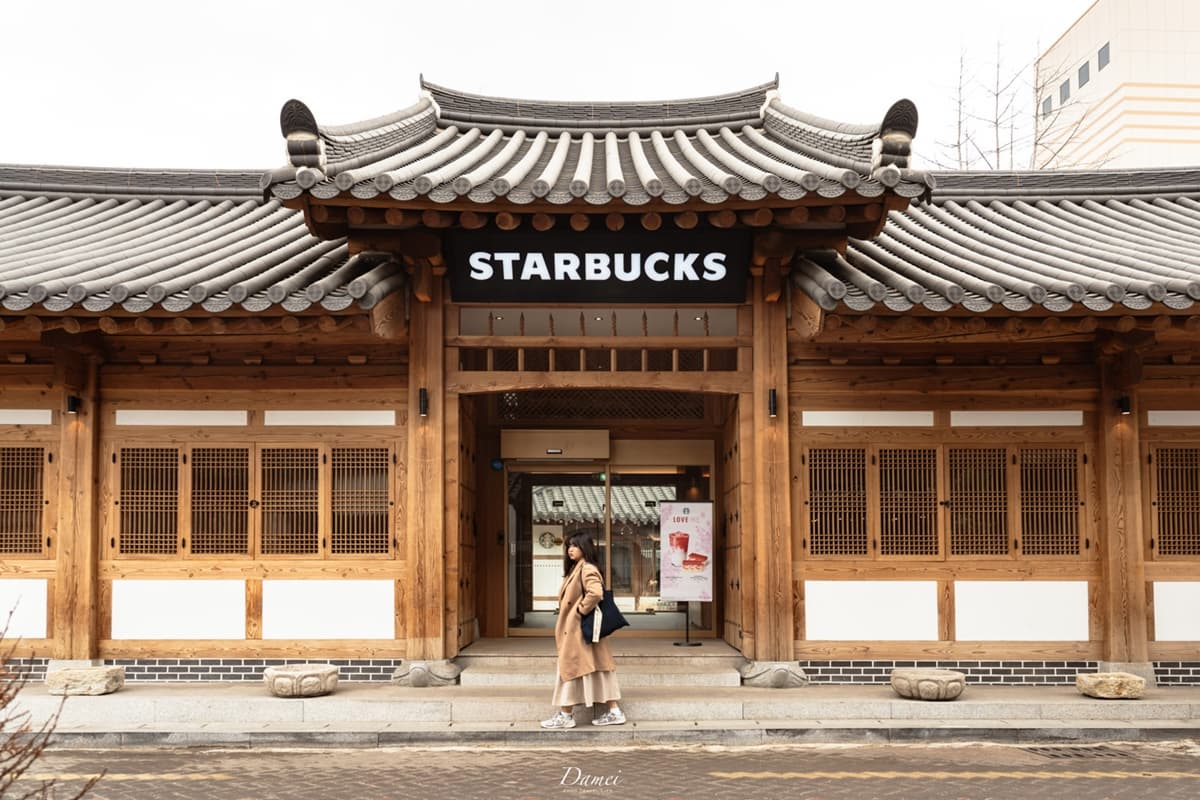 別只去首爾、釜山!首間「百年韓屋星巴克」藏這,必拍絕美窗邊座位秒變歐膩 別只去首爾、釜山!首間「百年韓屋星巴克」藏這,必拍絕美窗邊座位秒變歐膩