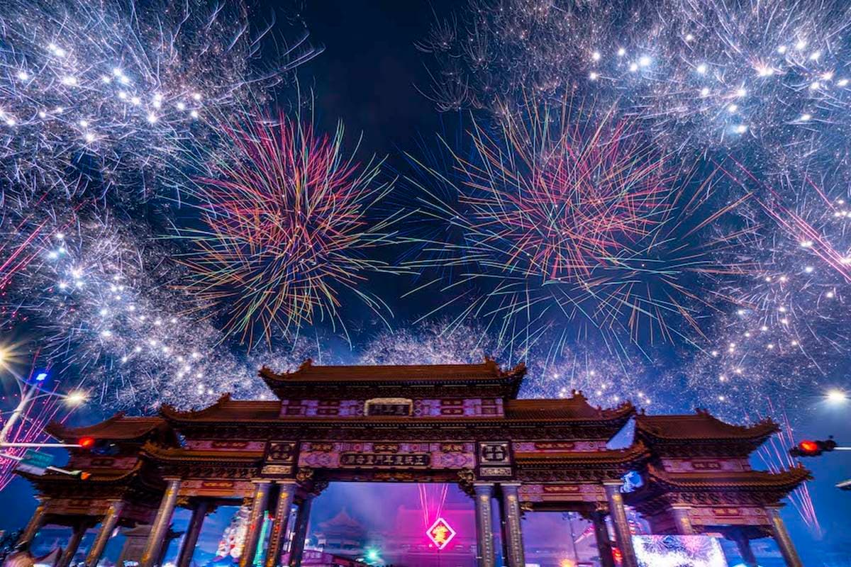 全台最大元宵煙火秀「這天」升空!國際級花火繞媽祖廟美翻,加碼體驗炸蜂炮 全台最大元宵煙火秀「這天」升空!國際級花火繞媽祖廟美翻,加碼體驗炸蜂炮