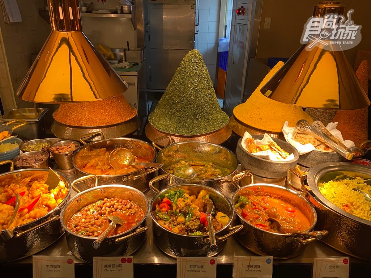 「五星飯店Buffet」吹眷村懷舊風!西安麵點師現場刀削麵,還有手工糖葫蘆 「五星飯店Buffet」吹眷村懷舊風!西安麵點師現場刀削麵,還有手工糖葫蘆