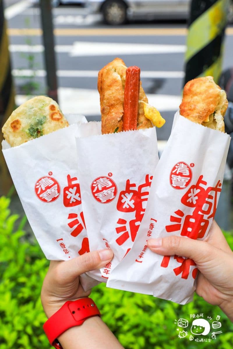 小鎮夯翻「台式大亨堡」!香Q油條+熱狗蛋超唰嘴,在地激推還沒中午就完售 小鎮夯翻「台式大亨堡」!香Q油條+熱狗蛋超唰嘴,在地激推還沒中午就完售