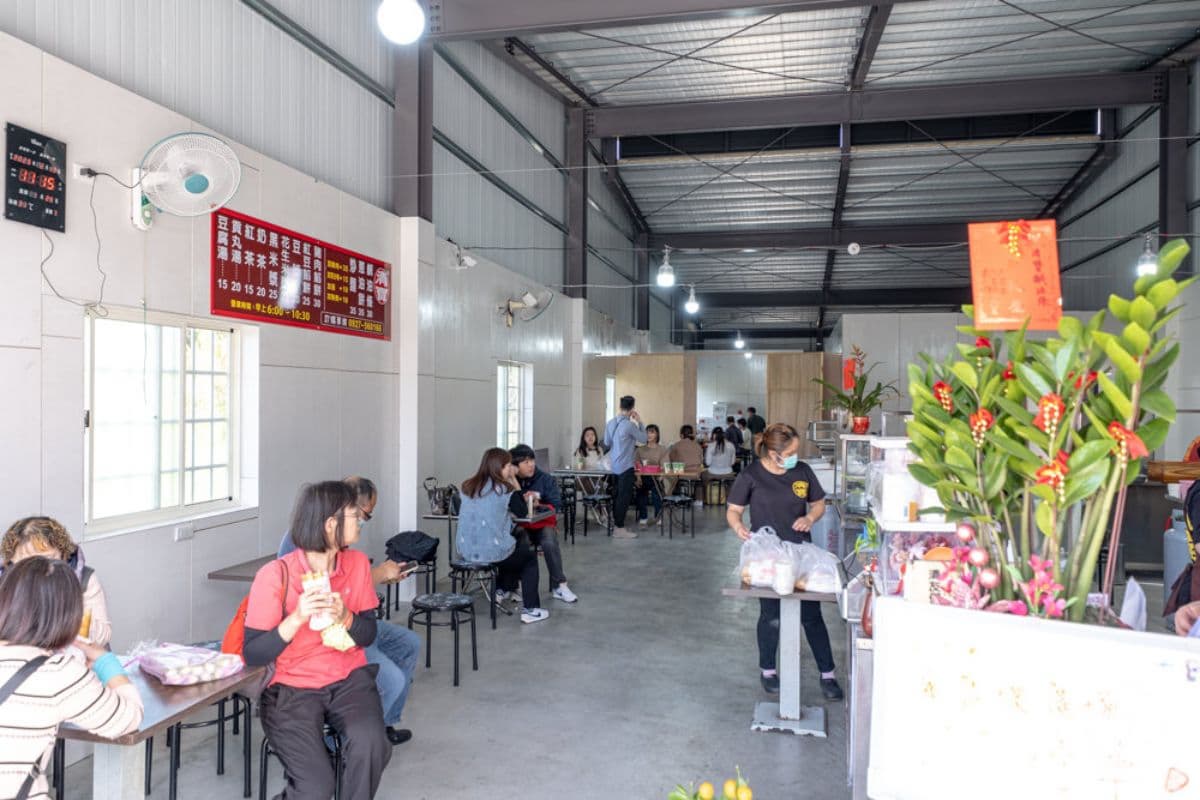 小鎮夯翻「台式大亨堡」!香Q油條+熱狗蛋超唰嘴,在地激推還沒中午就完售 小鎮夯翻「台式大亨堡」!香Q油條+熱狗蛋超唰嘴,在地激推還沒中午就完售