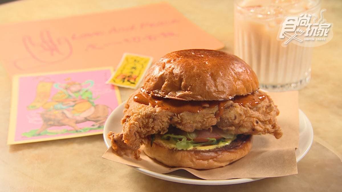 宮廟裡的漢堡店!彰化酥脆「炸雞堡」肉質超嫩,黑蒜+香辣醬汁一吃上癮