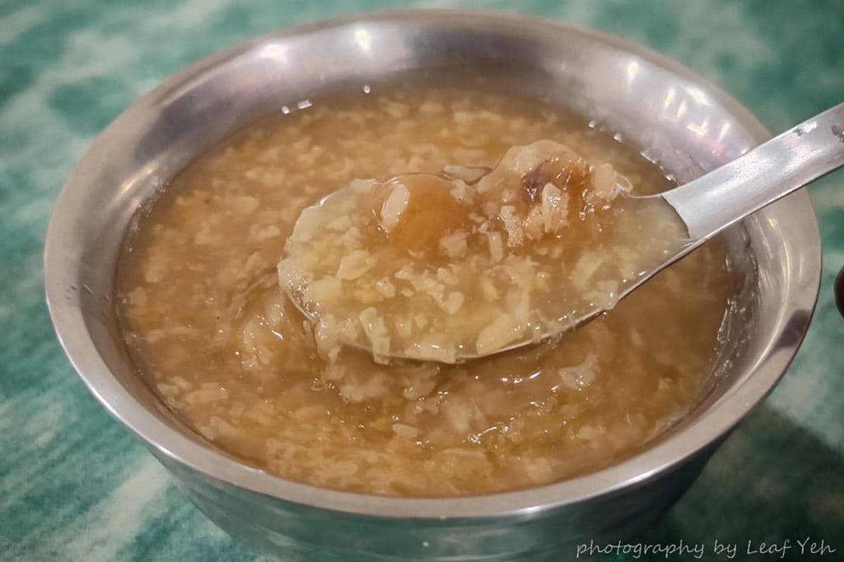老台北人最愛!70年「古早味米糕粥」飄香華西街,燒麻糬沾爆花生粉太欠吃 老台北人最愛!70年「古早味米糕粥」飄香華西街,燒麻糬沾爆花生粉太欠吃