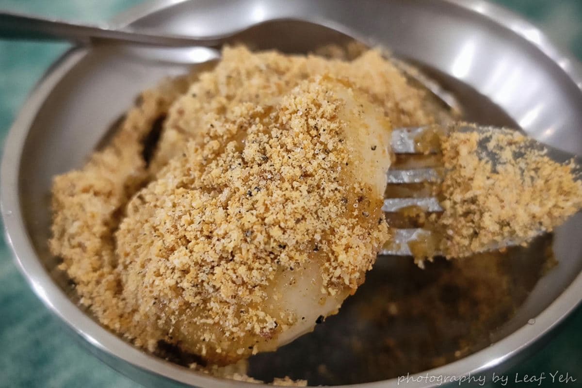 老台北人最愛!70年「古早味米糕粥」飄香華西街,燒麻糬沾爆花生粉太欠吃 老台北人最愛!70年「古早味米糕粥」飄香華西街,燒麻糬沾爆花生粉太欠吃