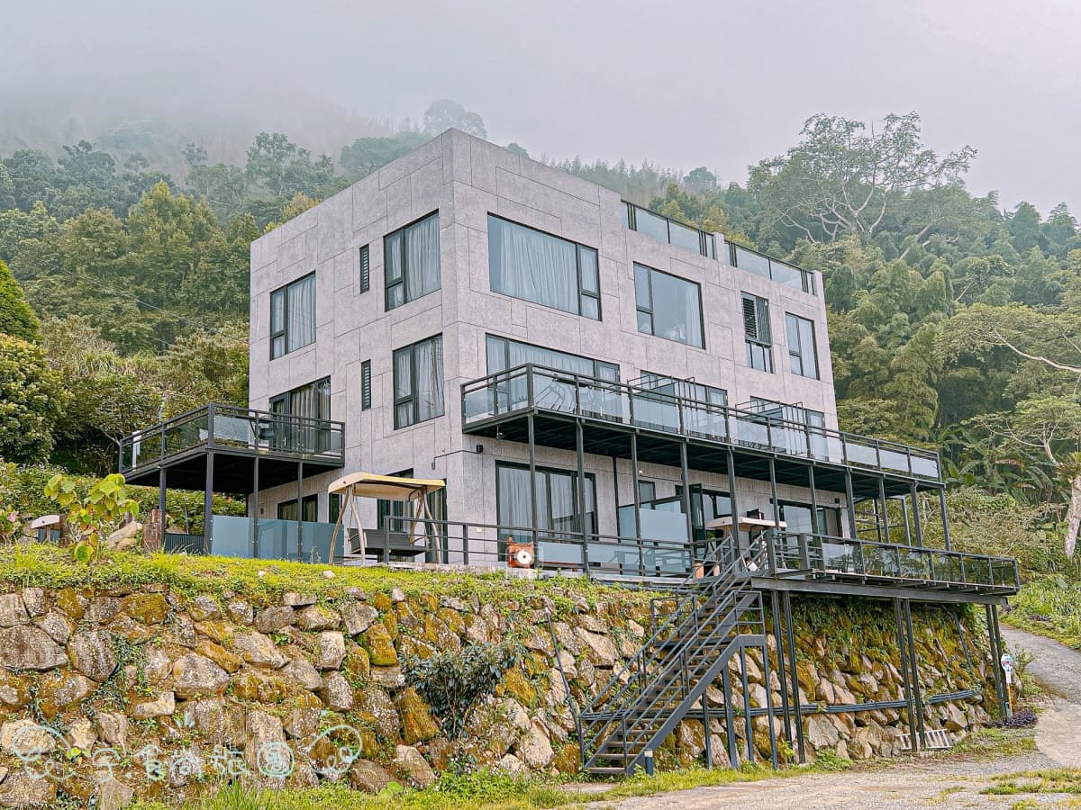 落地窗雲海躺床看到飽!開箱5星好評「阿里山祕境民宿」,早晚餐爽吃Buffet 落地窗雲海躺床看到飽!開箱5星好評「阿里山祕境民宿」,早晚餐爽吃Buffet