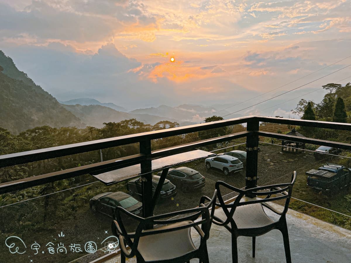 落地窗雲海躺床看到飽!開箱5星好評「阿里山祕境民宿」,早晚餐爽吃Buffet 落地窗雲海躺床看到飽!開箱5星好評「阿里山祕境民宿」,早晚餐爽吃Buffet