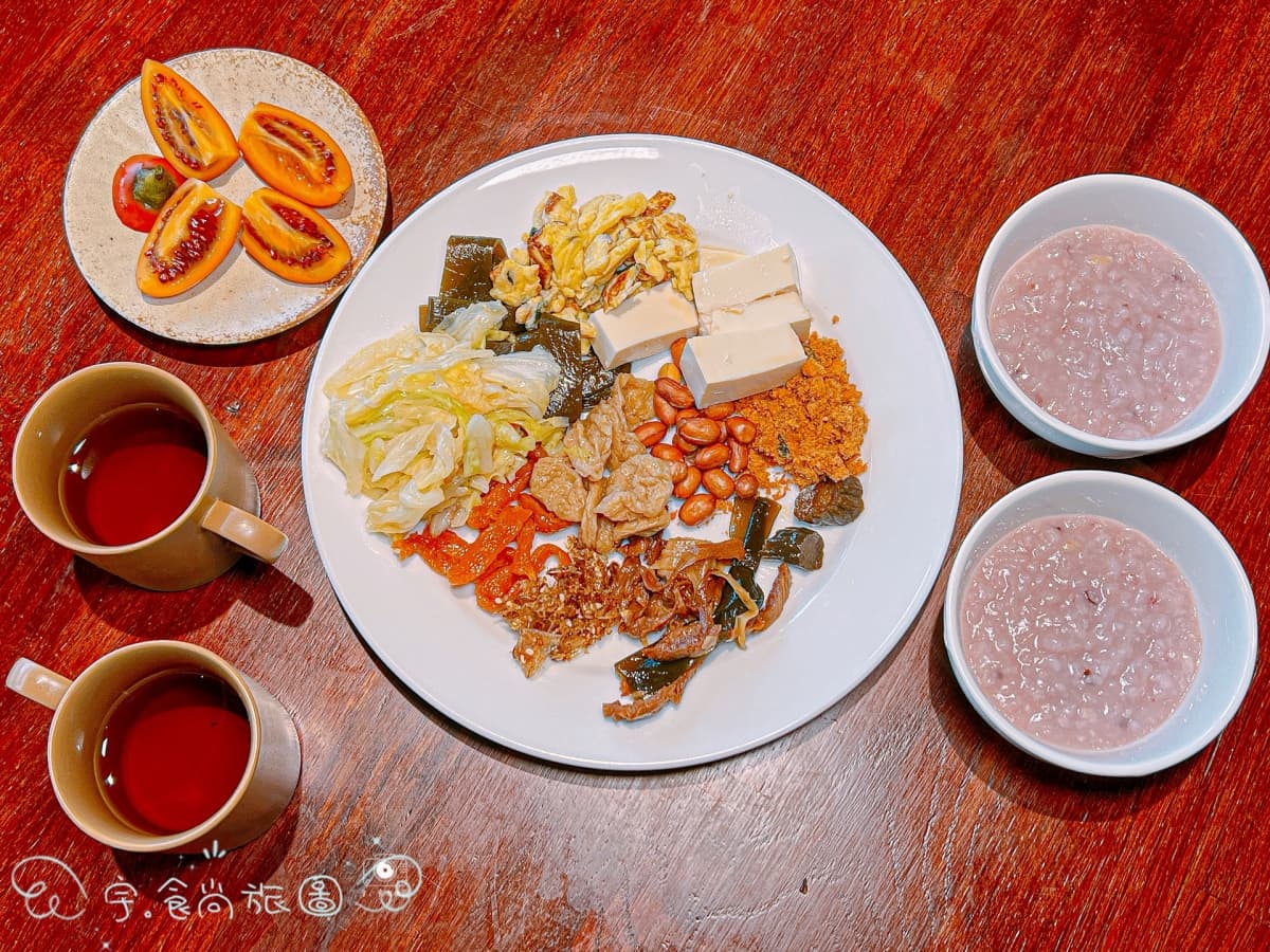 落地窗雲海躺床看到飽!開箱5星好評「阿里山祕境民宿」,早晚餐爽吃Buffet 落地窗雲海躺床看到飽!開箱5星好評「阿里山祕境民宿」,早晚餐爽吃Buffet