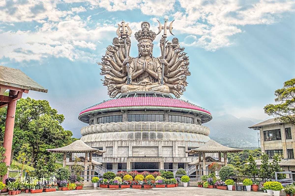 打卡「台式美學」!7款「台味滿滿」景點:福德宮走錯棚恐龍、宜蘭最蝦雕像 打卡「台式美學」!7款「台味滿滿」景點:福德宮走錯棚恐龍、宜蘭最蝦雕像