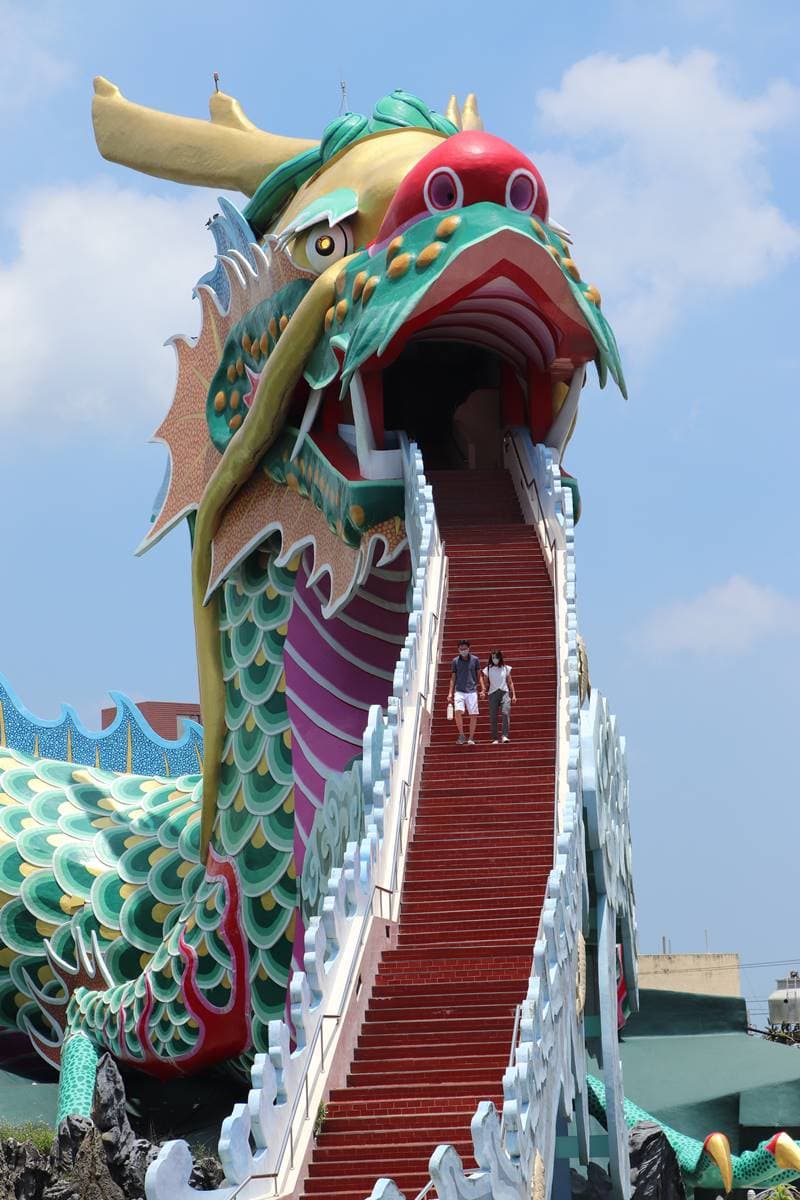 打卡「台式美學」!7款「台味滿滿」景點:福德宮走錯棚恐龍、宜蘭最蝦雕像 打卡「台式美學」!7款「台味滿滿」景點:福德宮走錯棚恐龍、宜蘭最蝦雕像