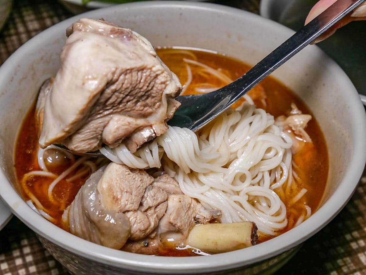 免費加湯揪甘心!「台北最有名麻油雞」是這家,林森北路50年排隊老字號 免費加湯揪甘心!「台北最有名麻油雞」是這家,林森北路50年排隊老字號