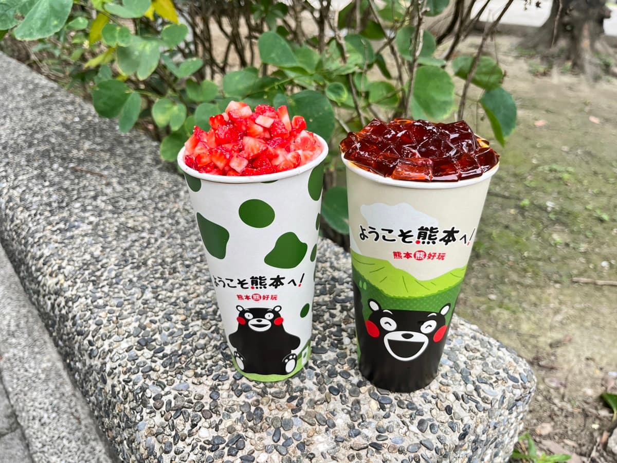 全台第1杯「熊本熊手搖飲」!鶴茶樓聯名推2款生乳飲,再送部長紅包袋 全台第1杯「熊本熊手搖飲」!鶴茶樓聯名推2款生乳飲,再送部長紅包袋