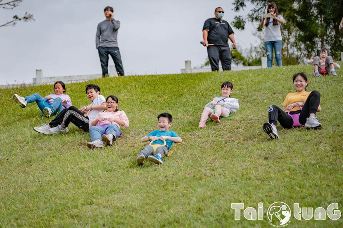 6歲以下免費入園!台東「初鹿牧場」5玩法:餵牛牛、免費玩滑草、吃牛奶冰 6歲以下免費入園!台東「初鹿牧場」5玩法:餵牛牛、免費玩滑草、吃牛奶冰
