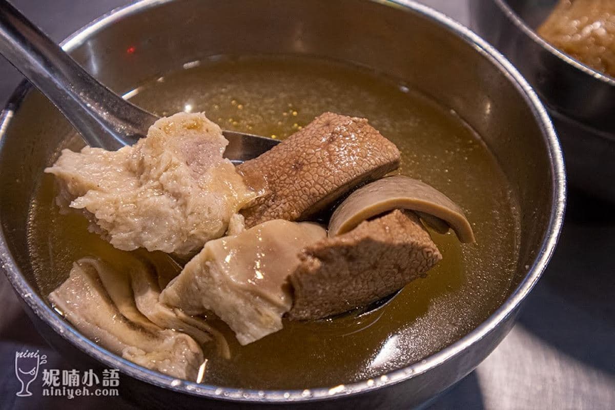 全台最頂夜市!寧夏夜市12攤必吃:巨大脆皮魷魚、隱藏版辦桌、迴轉蚵仔煎 寧夏夜市美食:豬肝榮仔
