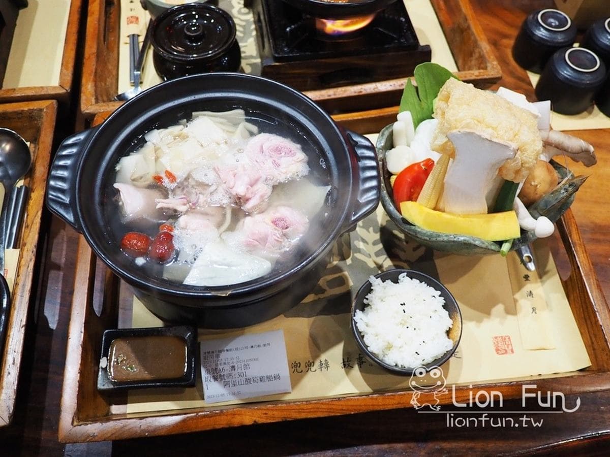 「台版神隱少女湯屋」在這!最低170元泡腳賞絕美湖景,還能爽嗑大分量火鍋 嘉義「清豐濤月景觀餐廳」必吃「阿里山酸筍雞腿鍋」。