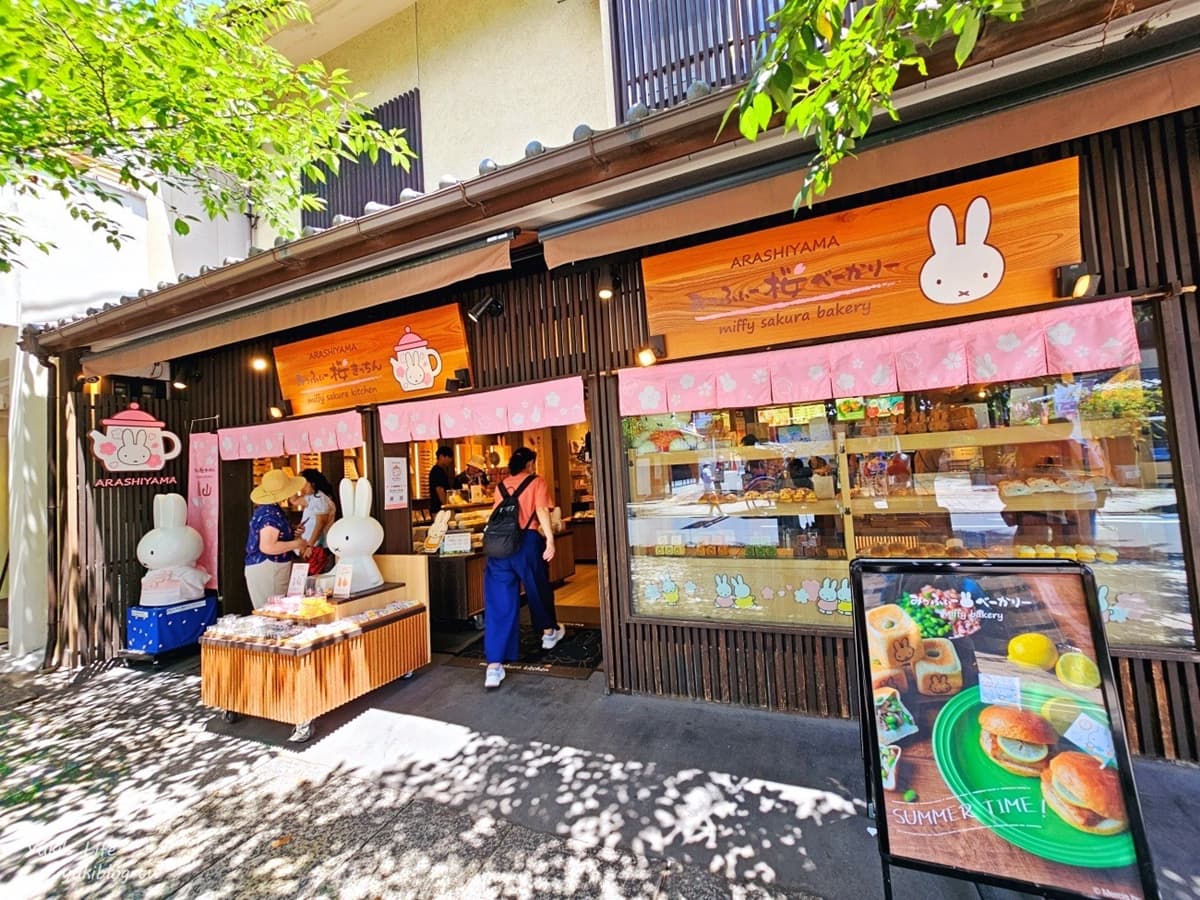 米飛兔粉尖叫!開箱超粉嫩「Miffy主題麵包店」,超Q兔兔造型萌到捨不得吃 米飛兔粉尖叫!開箱超粉嫩「Miffy主題麵包店」,超Q兔兔造型萌到捨不得吃