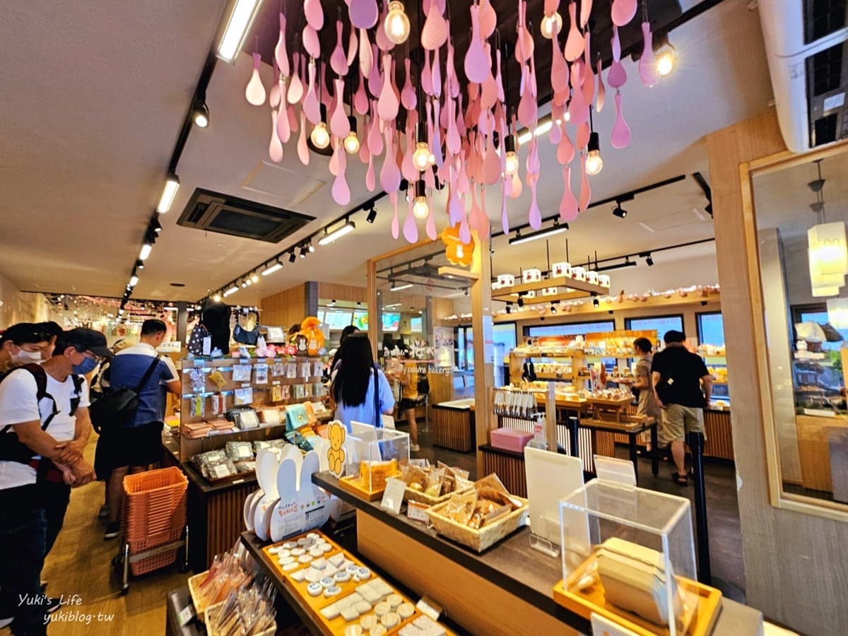 米飛兔粉尖叫!開箱超粉嫩「Miffy主題麵包店」,超Q兔兔造型萌到捨不得吃 米飛兔粉尖叫!開箱超粉嫩「Miffy主題麵包店」,超Q兔兔造型萌到捨不得吃