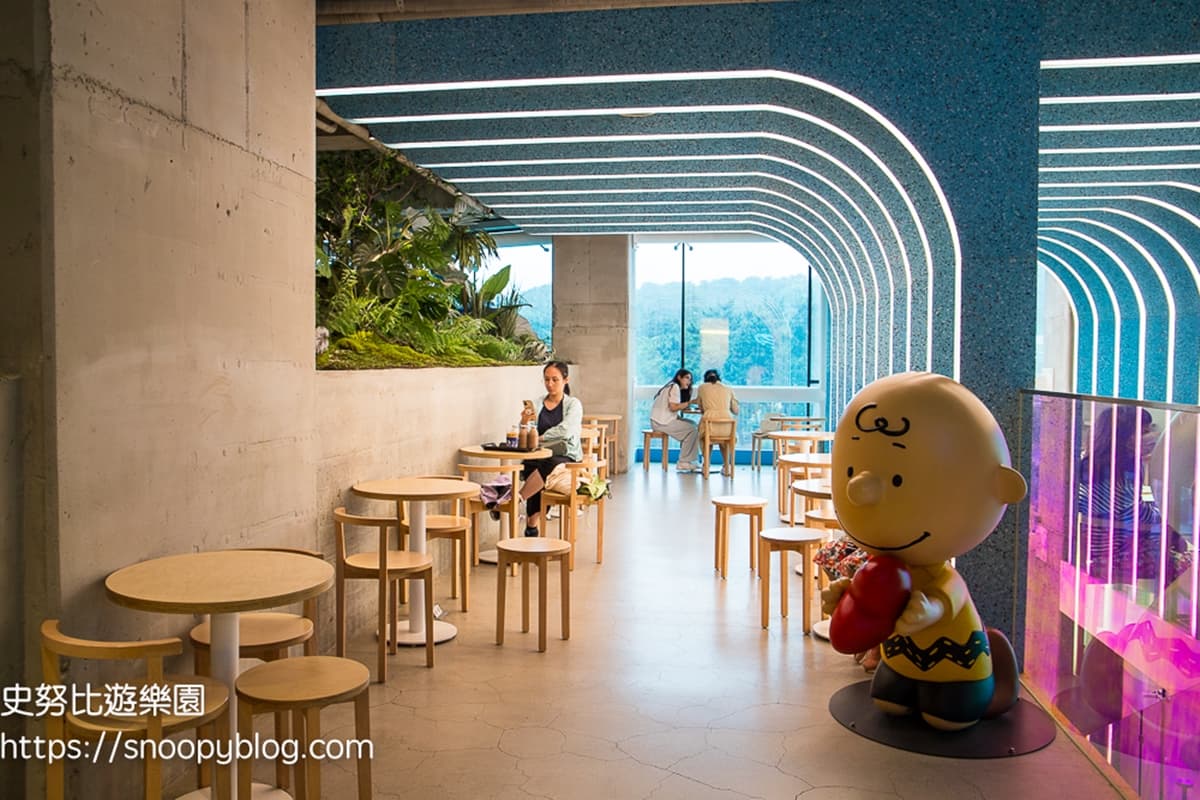 超萌史努比陪喝!朝聖3層樓海洋風「史努比咖啡廳」,巨型衝浪公仔必打卡 超萌史努比陪喝!朝聖3層樓海洋風「史努比咖啡廳」,巨型衝浪公仔必打卡