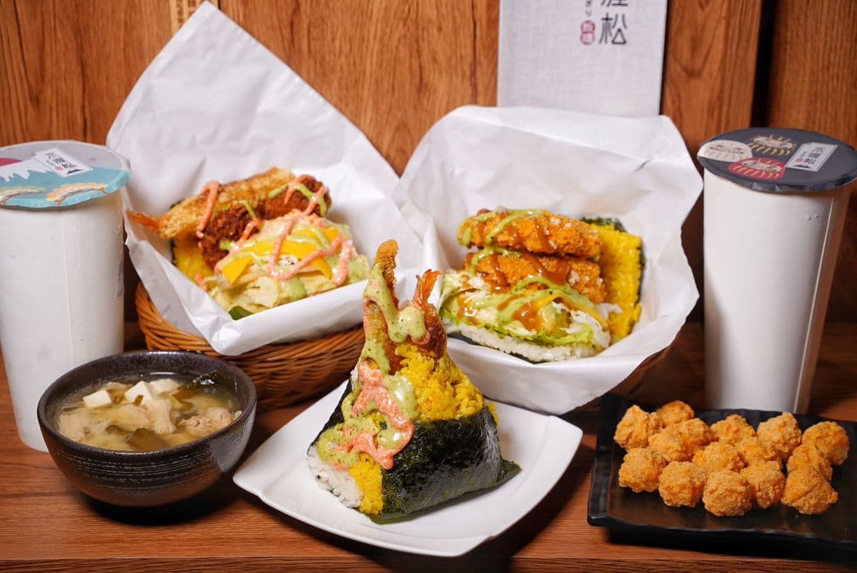 「飯糰界的101」在台中!塞爆7種料一口咬不下,巨飽尺寸1000則好評激推 【台中美食推薦】不握松飯糰|飯糰界的101