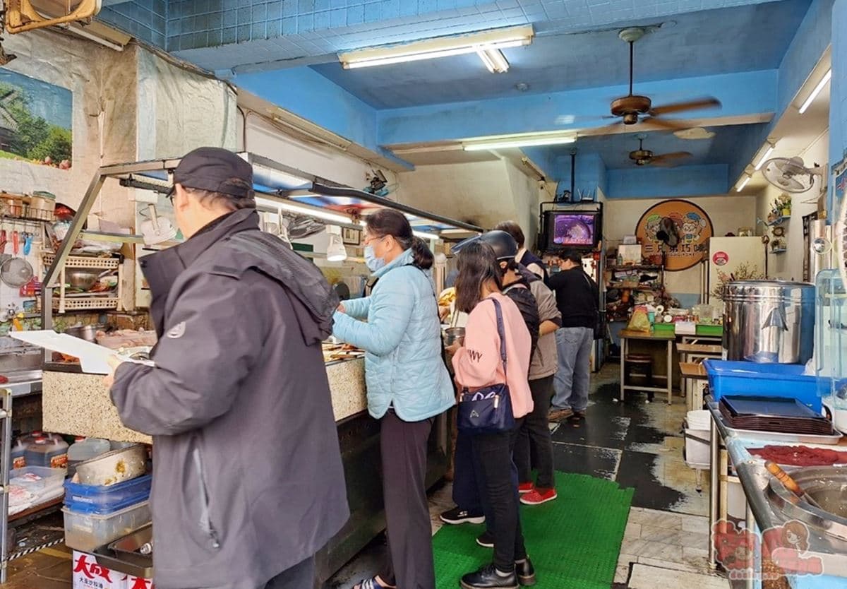 爆夾百元有找!在地才知「佛系自助餐」地點曝,3盒青菜90元、婆媽加菜超愛 爆夾百元有找!在地才知「佛系自助餐」地點曝,3盒青菜90元、婆媽加菜超愛