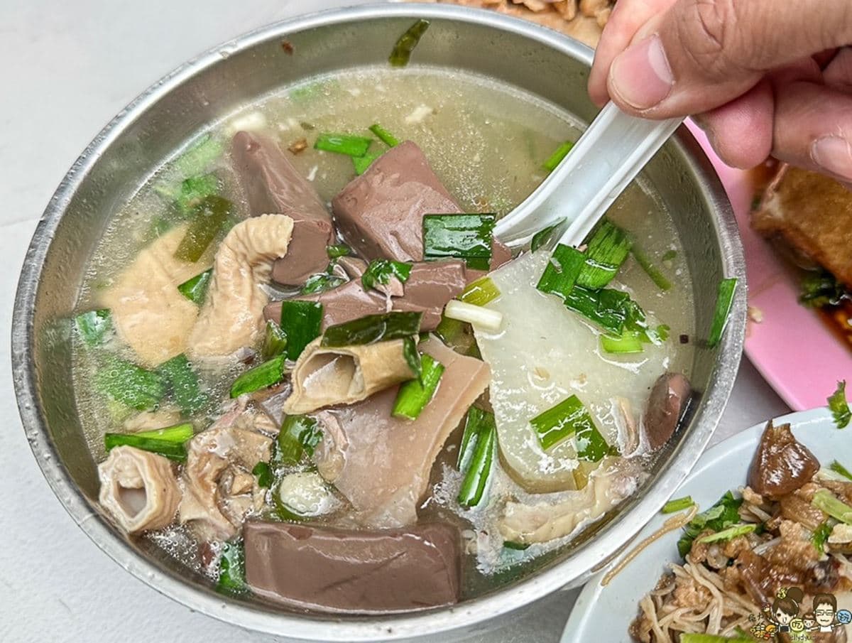 超俗銅板價吃飽飽!市場70年「台式早午餐」在地最愛,大鍋雜菜湯滿滿都是料 超俗銅板價吃飽飽!市場70年「台式早午餐」在地最愛,大鍋雜菜湯滿滿都是料
