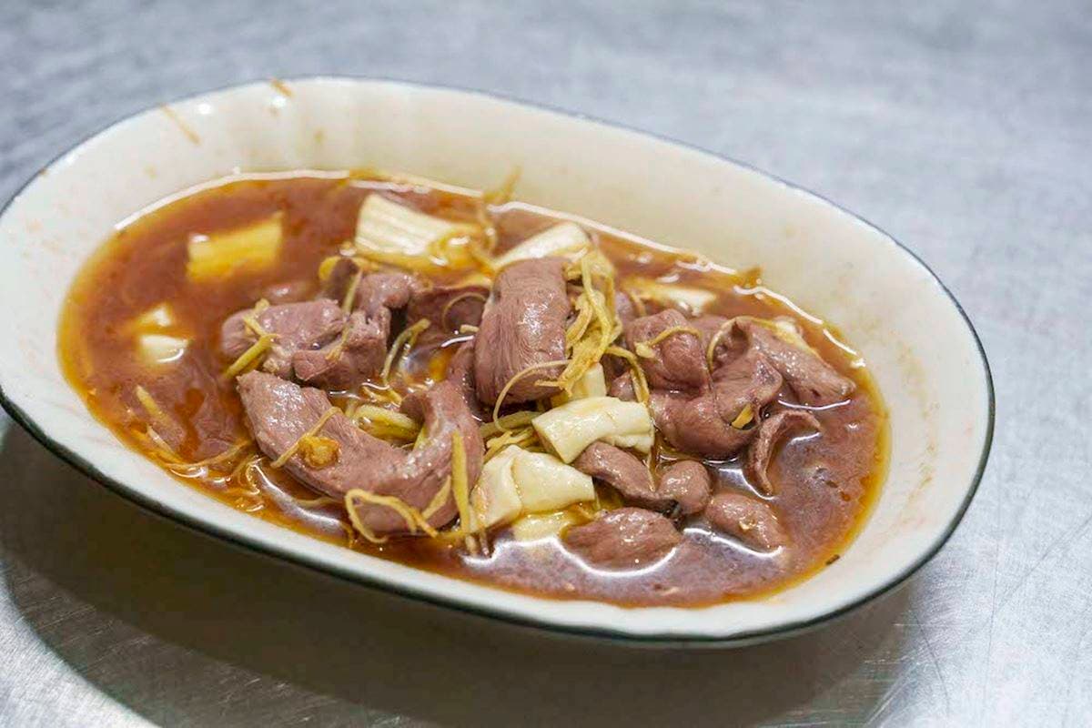 半夜2點排隊也要吃!台南「宵夜傳奇牛肉湯」在地人才懂,麻油熱炒老饕最愛 半夜2點排隊也要吃!台南「宵夜傳奇牛肉湯」在地人才懂,麻油熱炒老饕最愛