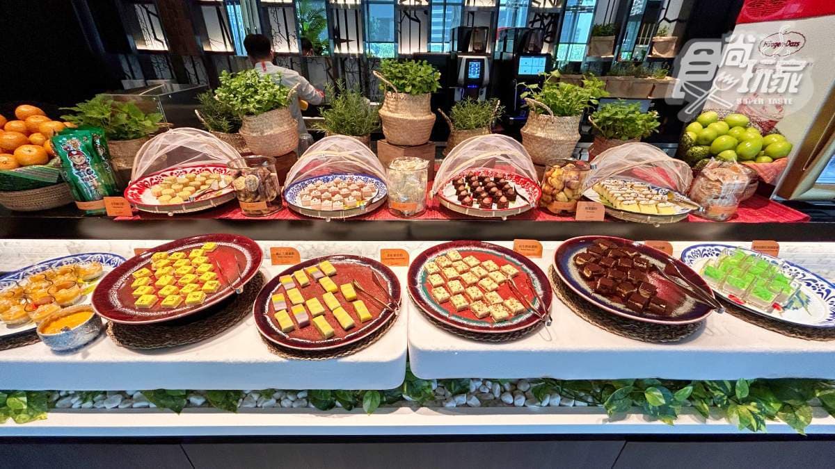 最強泰式Buffet「泰市場」回歸!近百道泰料吃到飽,週末限定泰國蝦、榴槤披薩 最強泰式Buffet「泰市場」回歸!近百道泰料吃到飽,週末限定泰國蝦、榴槤披薩