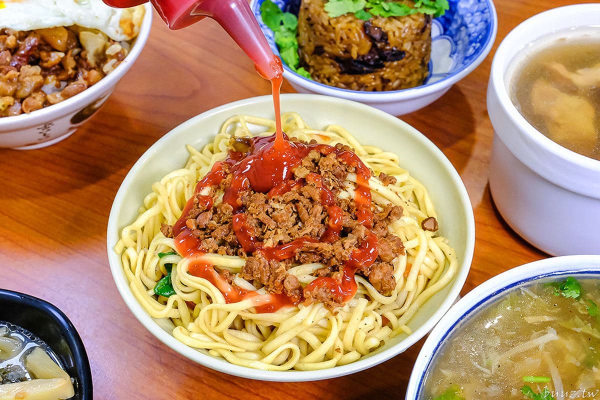 「肉羹界的LV」在台中!「辦桌味肉羹」日賣700碗,大顆米糕飄麻油薑香 「肉羹界的LV」在台中!「辦桌味肉羹」日賣700碗,大顆米糕飄麻油薑香