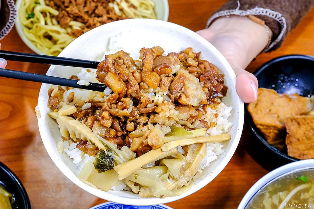 「肉羹界的LV」在台中!「辦桌味肉羹」日賣700碗,大顆米糕飄麻油薑香 「肉羹界的LV」在台中!「辦桌味肉羹」日賣700碗,大顆米糕飄麻油薑香