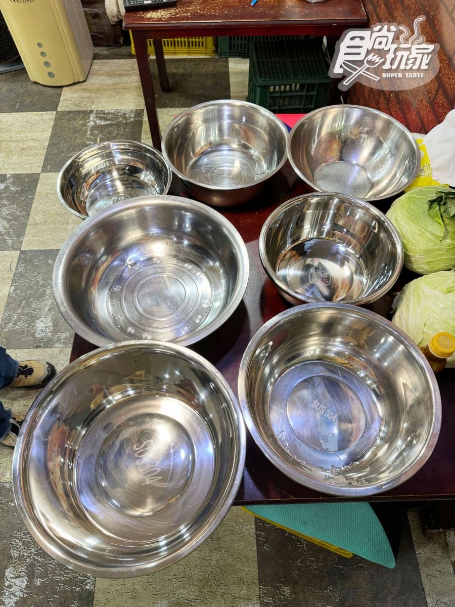 免費加菜吃到飽!全台最狂「鋼盆滷味」藏在這,不限時爽吃、還可打包太佛心 免費加菜吃到飽!全台最狂「鋼盆滷味」藏在這,不限時爽吃、還可打包太佛心