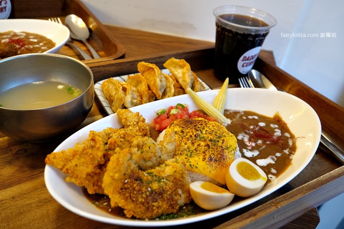 免費續飯、咖哩醬!超狂「咖哩專賣店」最低180元起,必嗑酥炸豬排、獨門炸餃 免費續飯、咖哩醬!超狂「咖哩專賣店」最低180元起,必嗑酥炸豬排、獨門炸餃