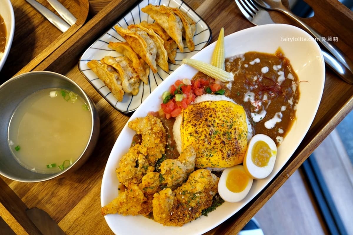 免費續飯、咖哩醬!超狂「咖哩專賣店」最低180元起,必嗑酥炸豬排、獨門炸餃 免費續飯、咖哩醬!超狂「咖哩專賣店」最低180元起,必嗑酥炸豬排、獨門炸餃