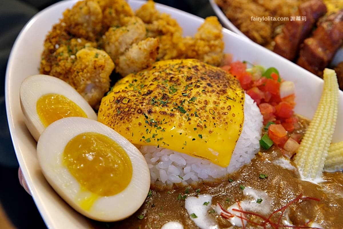 免費續飯、咖哩醬!超狂「咖哩專賣店」最低180元起,必嗑酥炸豬排、獨門炸餃 免費續飯、咖哩醬!超狂「咖哩專賣店」最低180元起,必嗑酥炸豬排、獨門炸餃