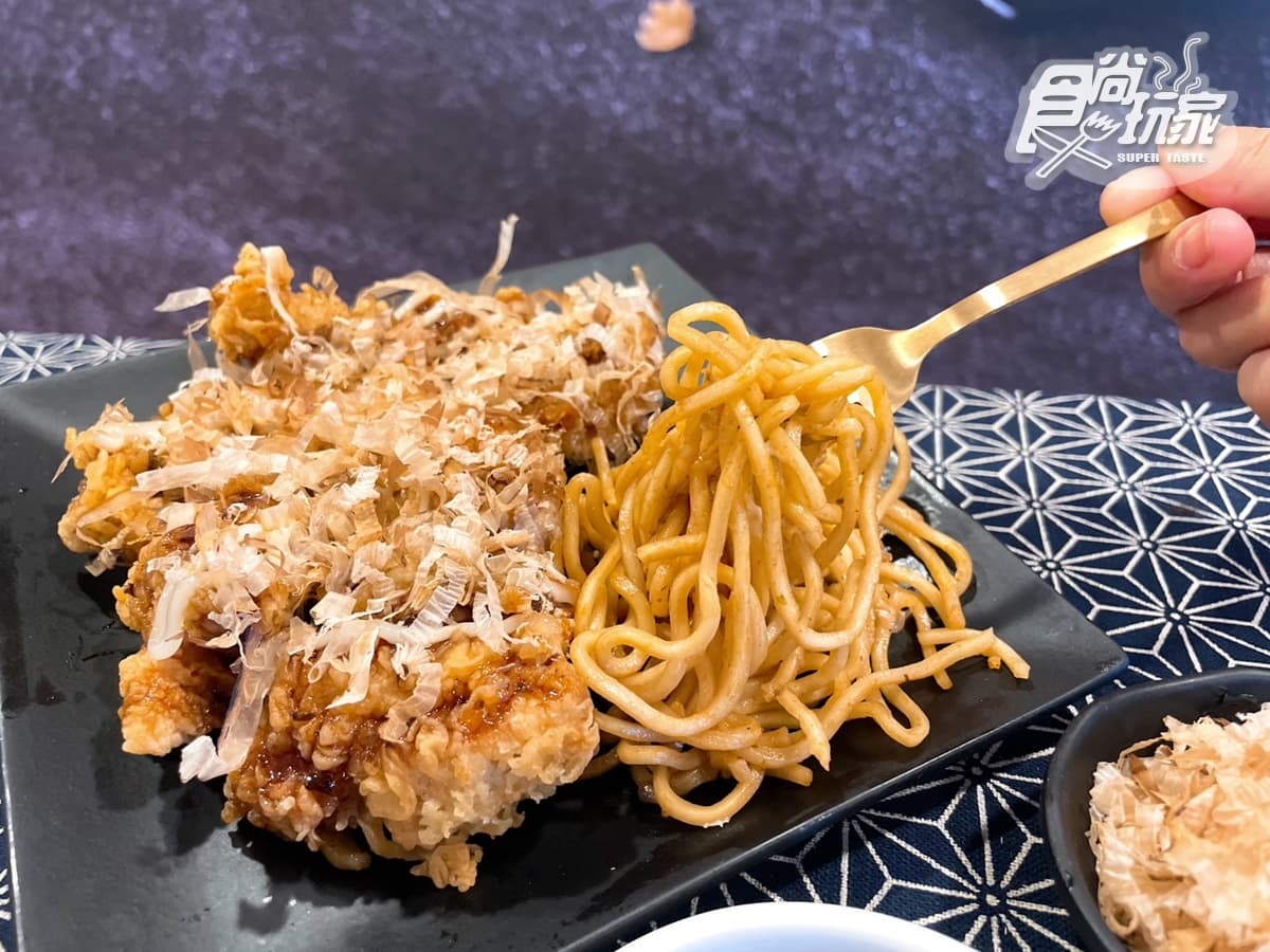 肯德基超狂「大阪燒無骨雞」回歸!首創日式炒麵+脆雞,再搶買1送3 肯德基超狂「大阪燒無骨雞」回歸!首創日式炒麵+脆雞,再搶買1送3