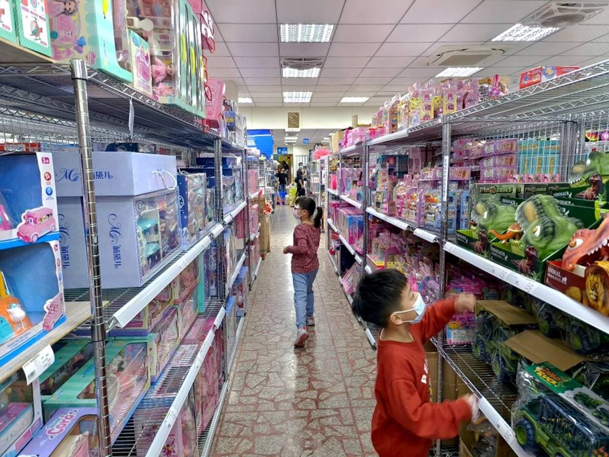 桃園最大「玩具界Costco」!破千坪超好逛,正版寶可夢、大型遙控車批發價爽買 桃園最大「玩具界Costco」!破千坪超好逛,正版寶可夢、大型遙控車批發價爽買