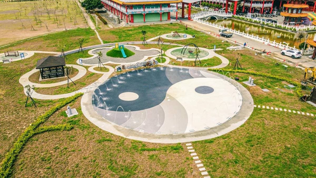 破千坪「親水公園」藏全台最大媽祖廟!限時4天試營運,消暑先衝太極噴水池 破千坪「親水公園」藏全台最大媽祖廟!限時4天試營運,消暑先衝太極噴水池