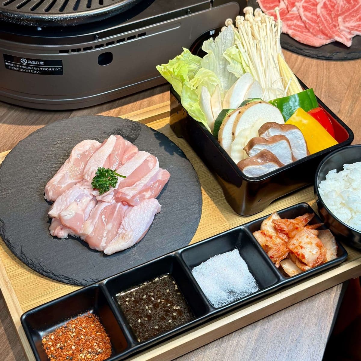 板橋也有單人燒肉!套餐259元起便宜開吃,爽看免費Netflix、雞湯無限喝到飽 板橋也有單人燒肉!套餐259元起便宜開吃,爽看免費Netflix、雞湯無限喝到飽