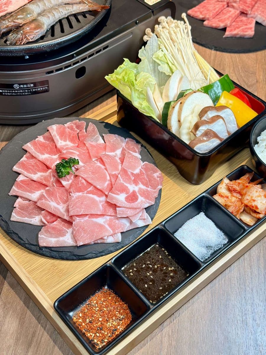 板橋也有單人燒肉!套餐259元起便宜開吃,爽看免費Netflix、雞湯無限喝到飽 板橋也有單人燒肉!套餐259元起便宜開吃,爽看免費Netflix、雞湯無限喝到飽