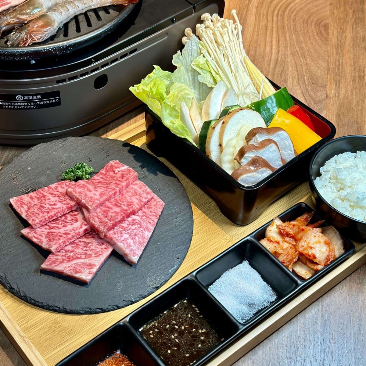 板橋也有單人燒肉!套餐259元起便宜開吃,爽看免費Netflix、雞湯無限喝到飽 板橋也有單人燒肉!套餐259元起便宜開吃,爽看免費Netflix、雞湯無限喝到飽