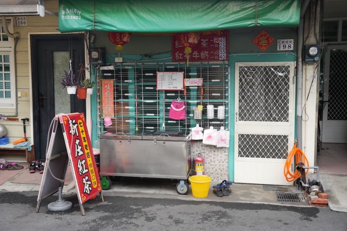 嘉義人才懂喝!古早味「醬油瓶紅茶」熱賣70年,大包紅茶牛奶800cc喝到爽 嘉義人才懂喝!古早味「醬油瓶紅茶」熱賣70年,大包紅茶牛奶800cc喝到爽