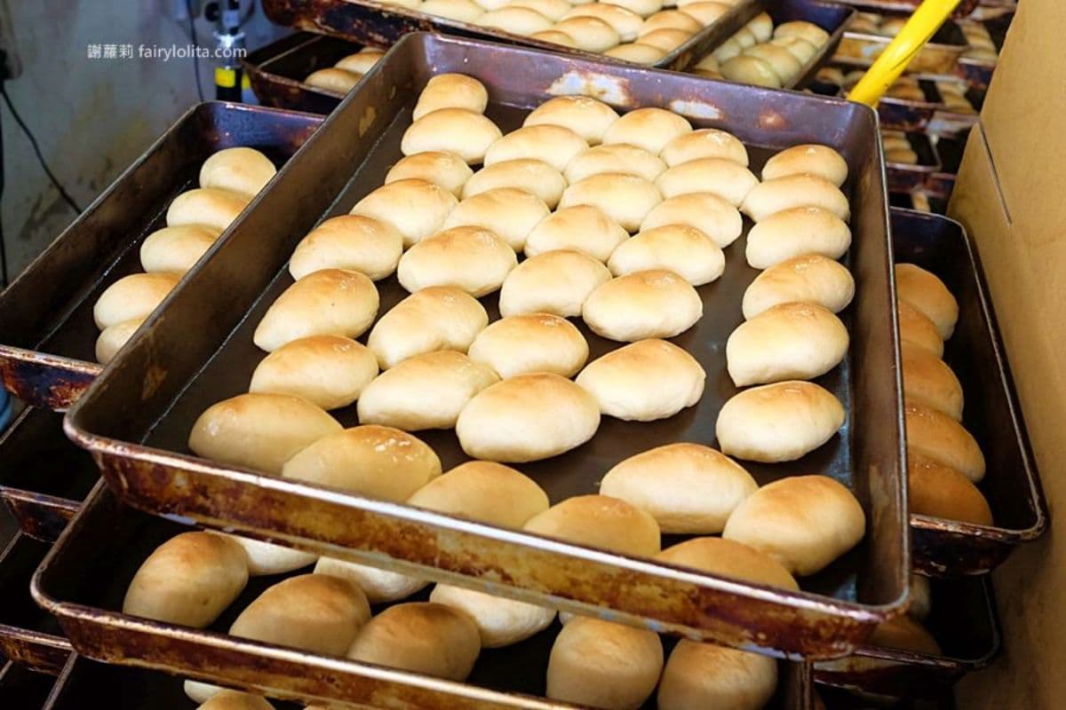 中壢隱藏版麵包工廠!「爆漿奶油餐包」批發價4元起,限定開賣晚來搶不到 中壢隱藏版麵包工廠!「爆漿奶油餐包」批發價4元起,限定開賣晚來搶不到