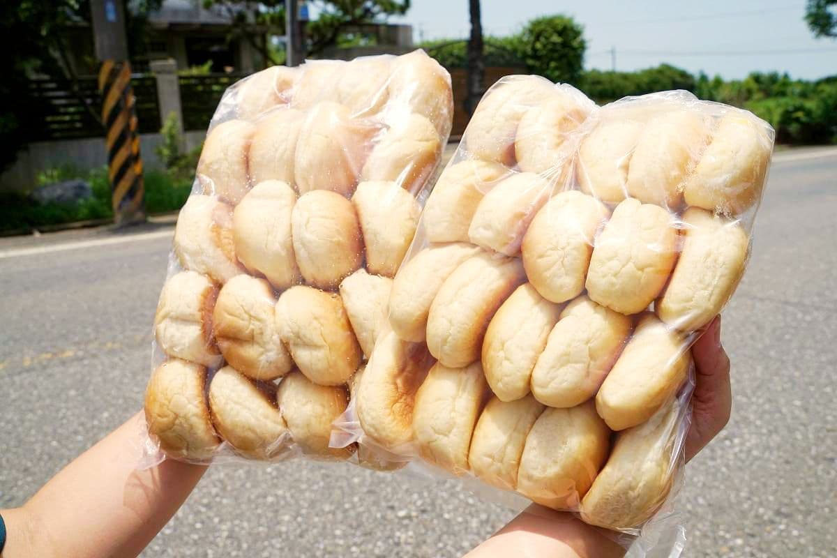 中壢隱藏版麵包工廠!「爆漿奶油餐包」批發價4元起,限定開賣晚來搶不到 中壢隱藏版麵包工廠!「爆漿奶油餐包」批發價4元起,限定開賣晚來搶不到