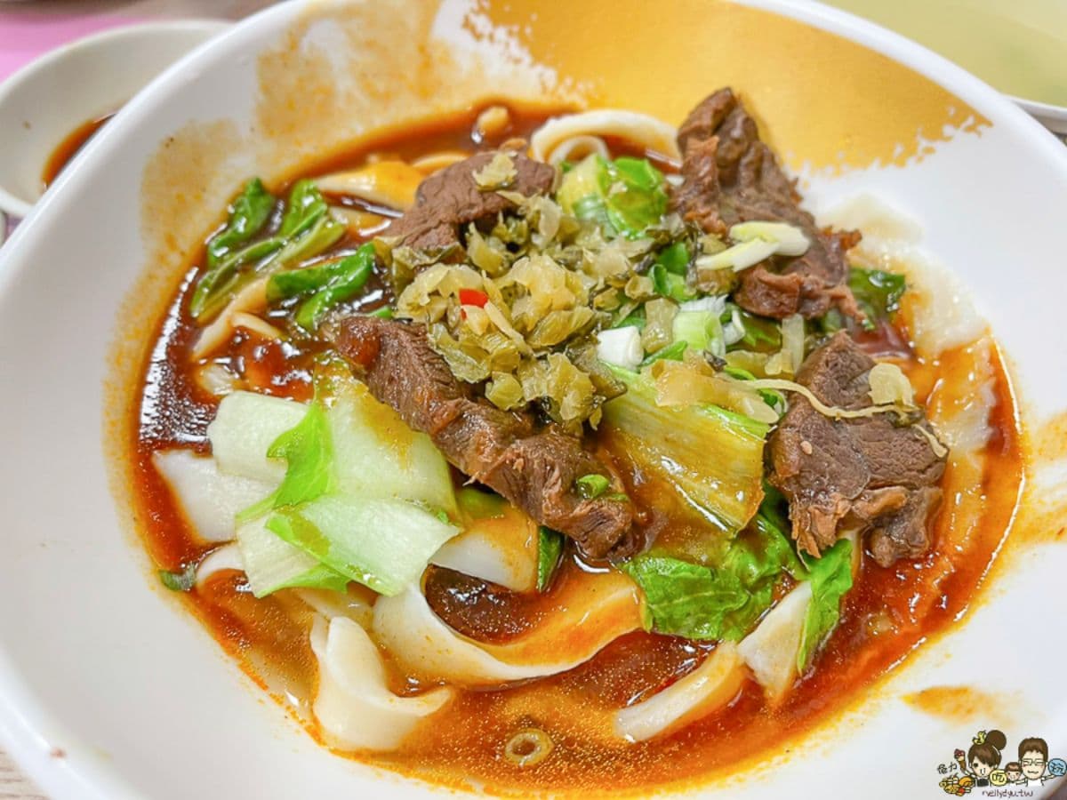 高雄看演唱會吃美食!必吃南部味蛋餅、眷村小吃,10家左營美食推薦 左營美食推薦:第一家刀削麵