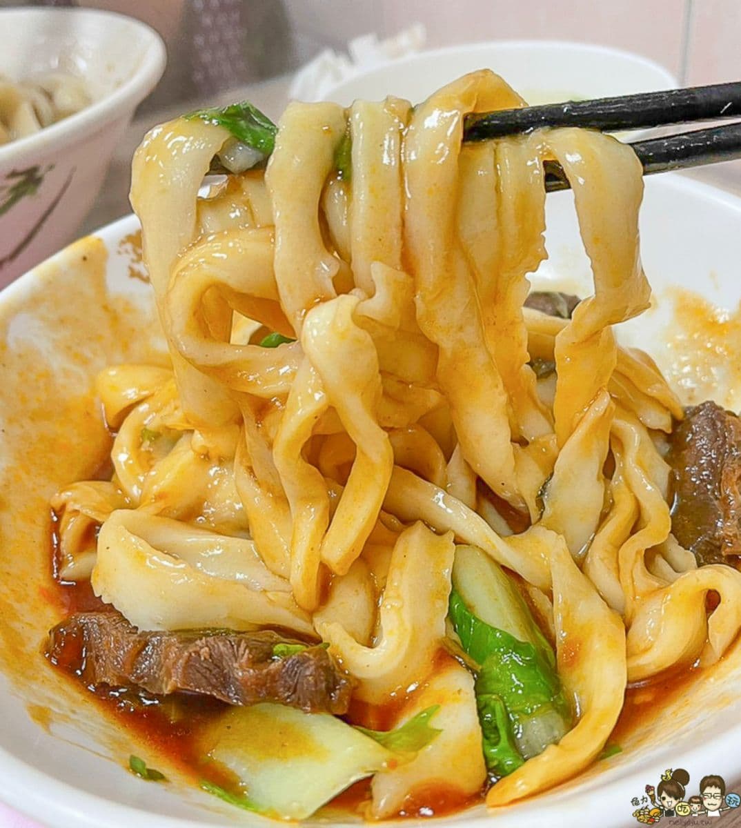 高雄看演唱會吃美食!必吃南部味蛋餅、眷村小吃,10家左營美食推薦 左營美食推薦:第一家刀削麵